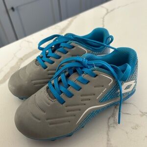 LOTTO Roma 700 soccer cleats in Gray and Blue